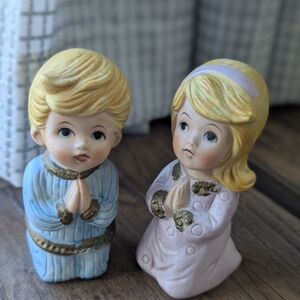 Serene Praying Children Figurines - Yellow and Pink